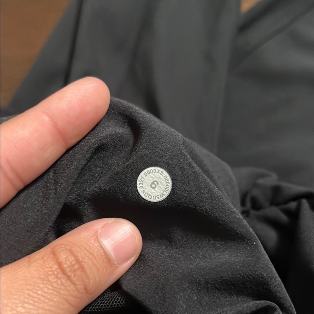 Lululemon women’s Black Jogger Pants - Picture 5 of 7
